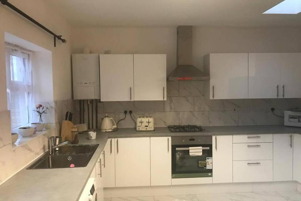 The Dartford Five Bedrooms Attractive House Dış mekan fotoğraf